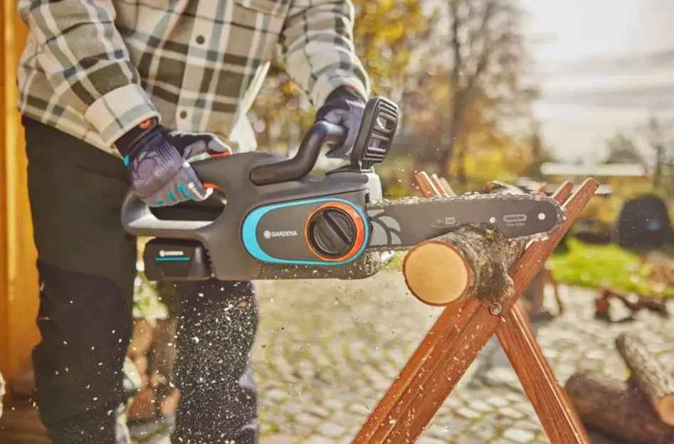 Gardena - motosega AKU 18V PowerSaw 250/18V P4A, 25 cm, 1x batteria 4,0 Ah, caricabatterie 14790-20