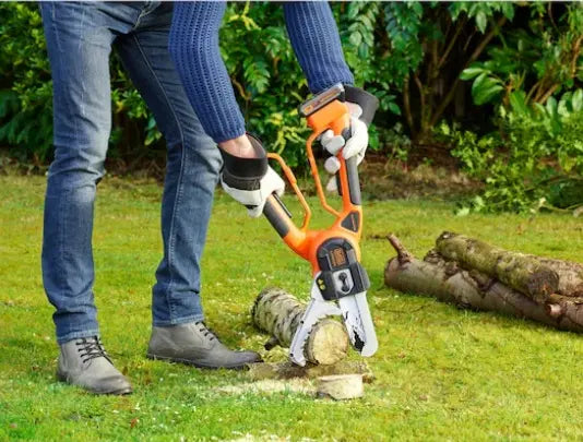 BLACK+DECKER Potatore a catena a batteria da 18 V, 1 batteria agli ioni di litio da 2,0 Ah, caricabatteria GKC1000L-QW