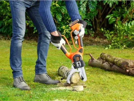 BLACK+DECKER Potatore a catena a batteria da 18 V, 1 batteria agli ioni di litio da 2,0 Ah, caricabatteria GKC1000L-QW