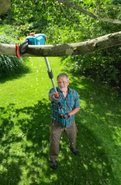 Gardena - Motosega da potatura a batteria 18V TCS 20/18V P4A, 20 cm, senza batteria e caricabatteria 14770-55