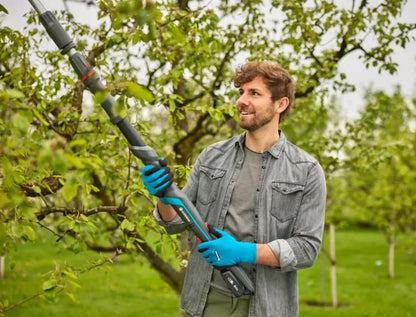 Gardena - troncarami telescopico AKU 18V HighCut 250/18V P4A, 1x batteria 2,0 Ah, caricabatterie 14774-20