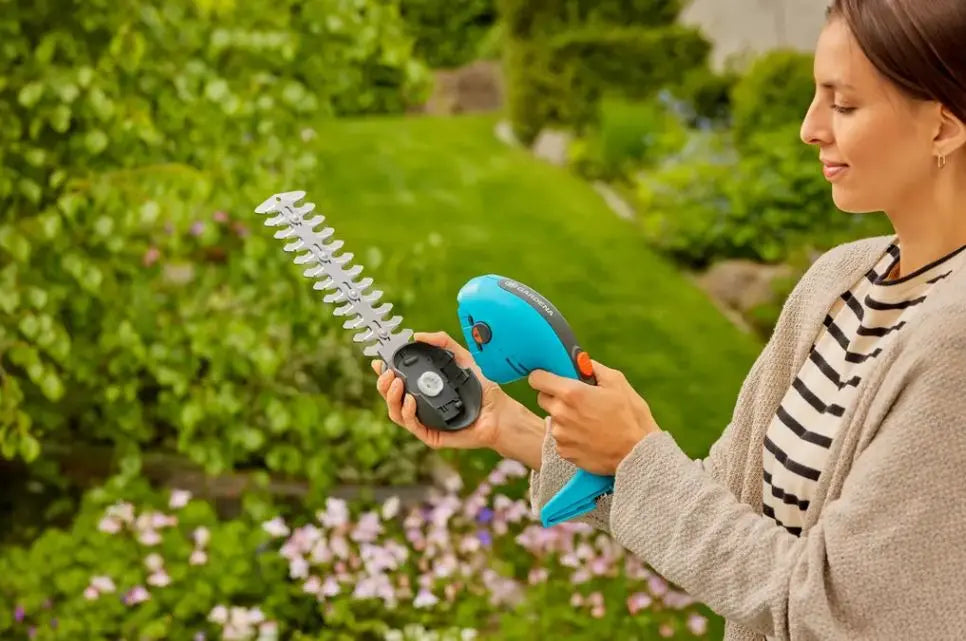 Cesoie per arbusti ed erba AKU PowerCut da 18 V,