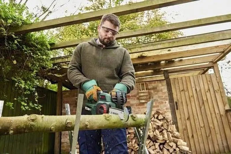 Bosch  Motosega a batteria 18V 20 cm, senza batteria e caricabatterie 06008B8001