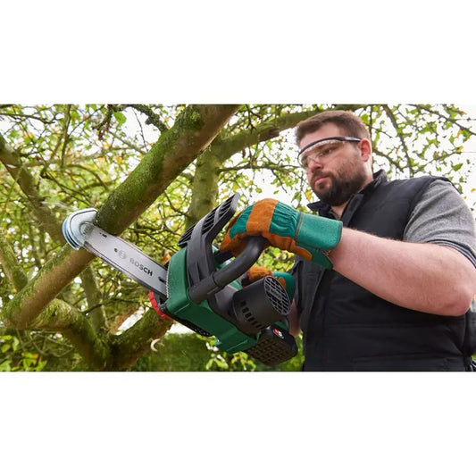 Bosch Attrezzature da giardino - Motosega a batteria 18V 20 cm, 1x batteria 2,5 Ah Li-Ion, caricabatterie 06008B8000