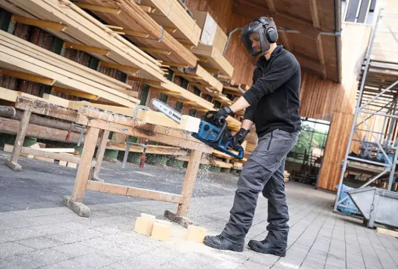 Bosch Motosega a batteria 18V 40 cm, senza batteria e caricabatterie 06008D3000