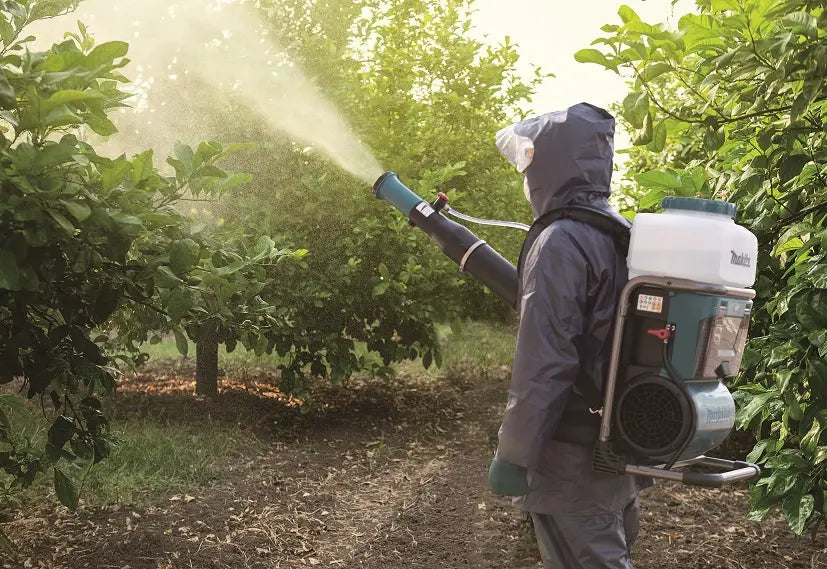 Makita  Pompa irroratrice a batteria 40V 15 l, senza batteria e caricabatterie PM001GZ01